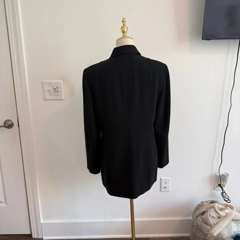 Jones New York black coat‎ with button front and collar. Size: 10